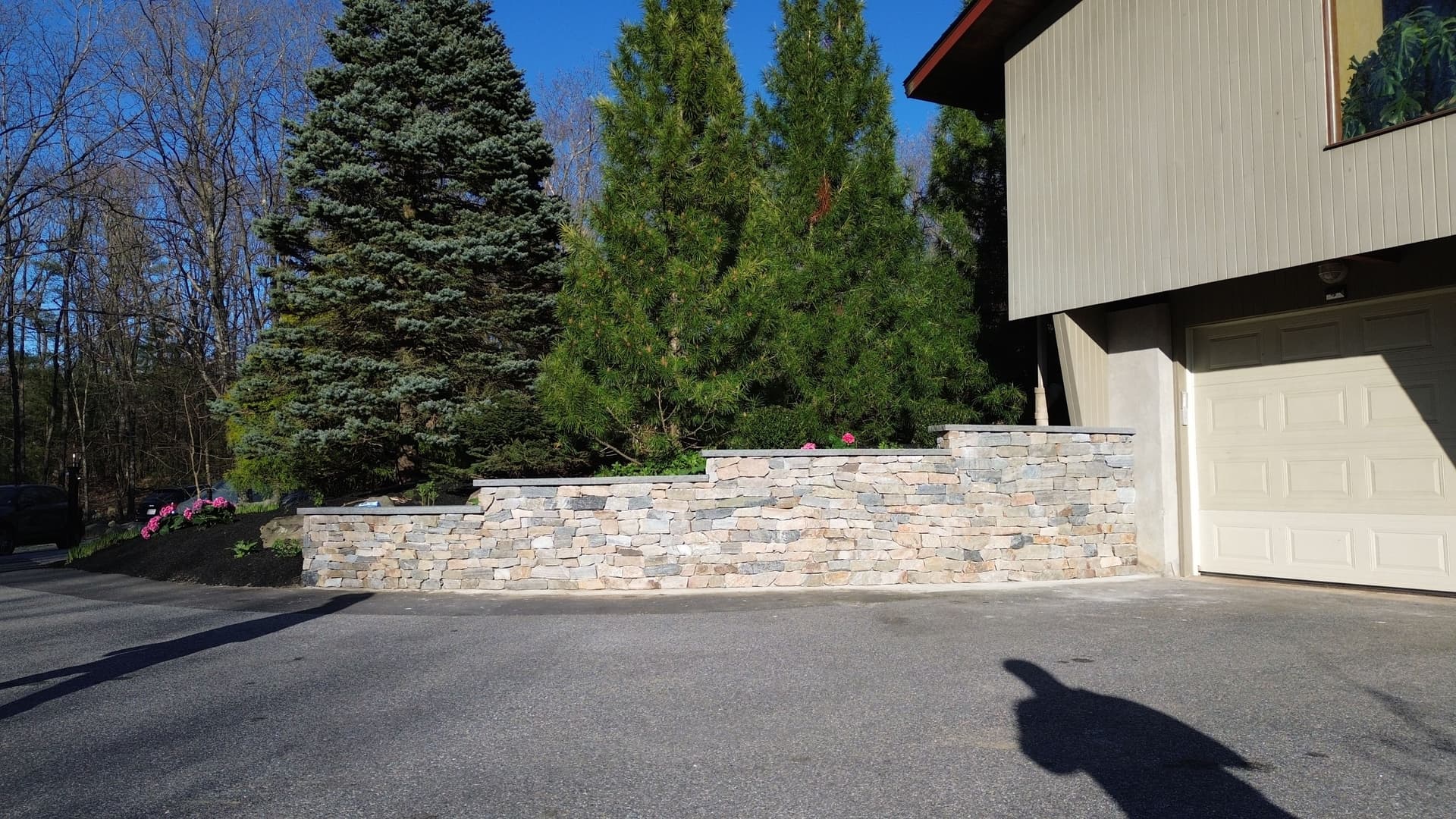 Granite and Veneer Garden Wall That Actually Looks Like It Belongs image